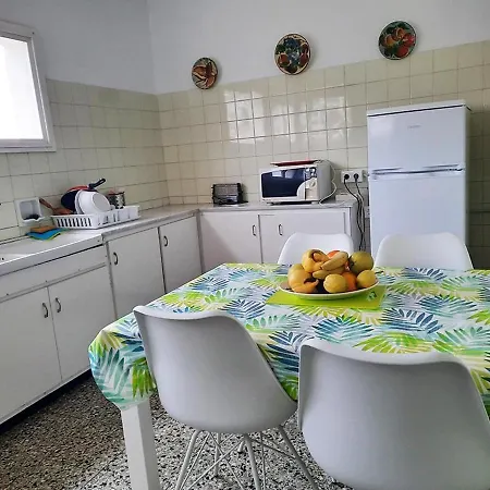 Casa Ferrer - Casa Grande De Ambiente Familiar En Llanca, Cerca De La Playa Y Del Puerto.. - Es-228-64 Holiday home Llanca