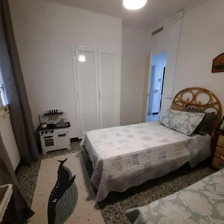 Semesterbostad Casa Ferrer - Casa Grande De Ambiente Familiar En Llanca, Cerca De La Playa Y Del Puerto.. - Es-228-64 Llança